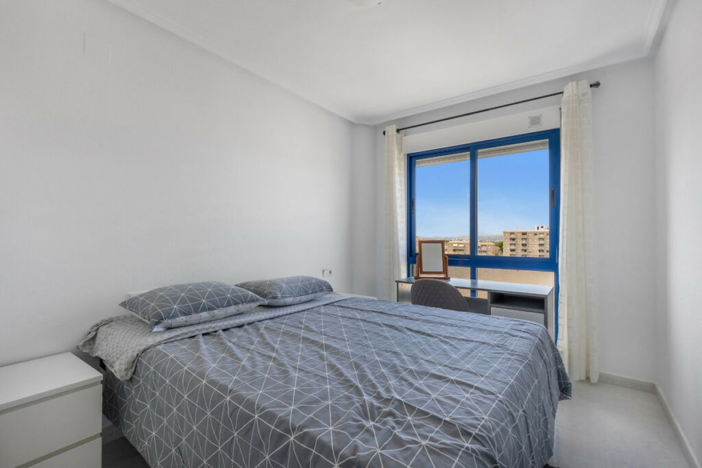 Middle Floor Apartment Torrevieja Alicante - image 10