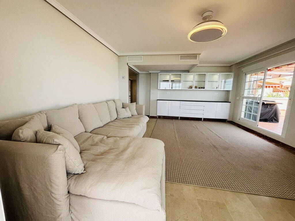 Middle Floor Apartment Benalmadena Málaga - image 10