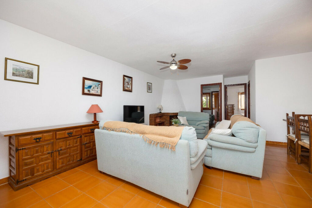 Middle Floor Apartment La Mata Alicante - image 10
