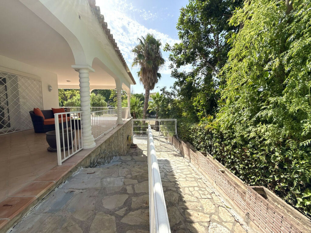 Semi-Detached House San Pedro de Alcántara Málaga - image 11