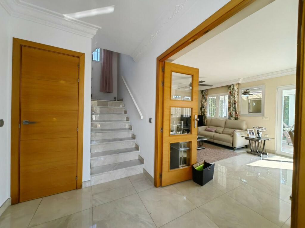 Detached Villa Estepona Málaga - image 10