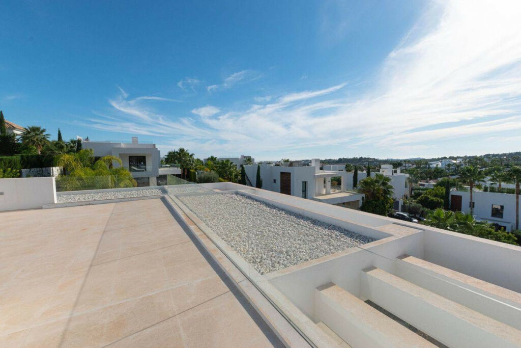 Detached Villa Nueva Andalucía Málaga - image 10