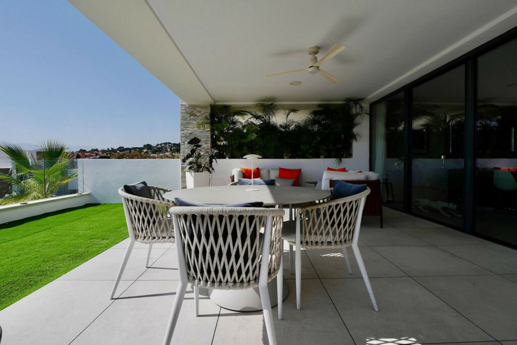 Middle Floor Apartment Cabopino Málaga - image 10