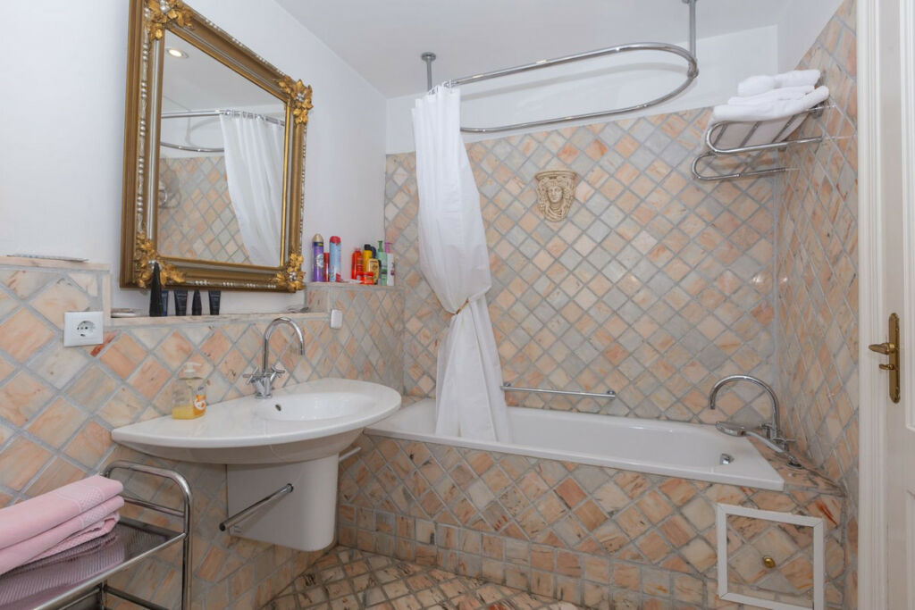 Detached Villa Elviria Málaga - image 11