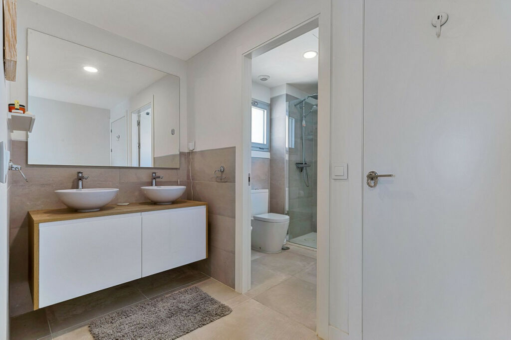 Middle Floor Apartment Fuengirola Málaga - image 10