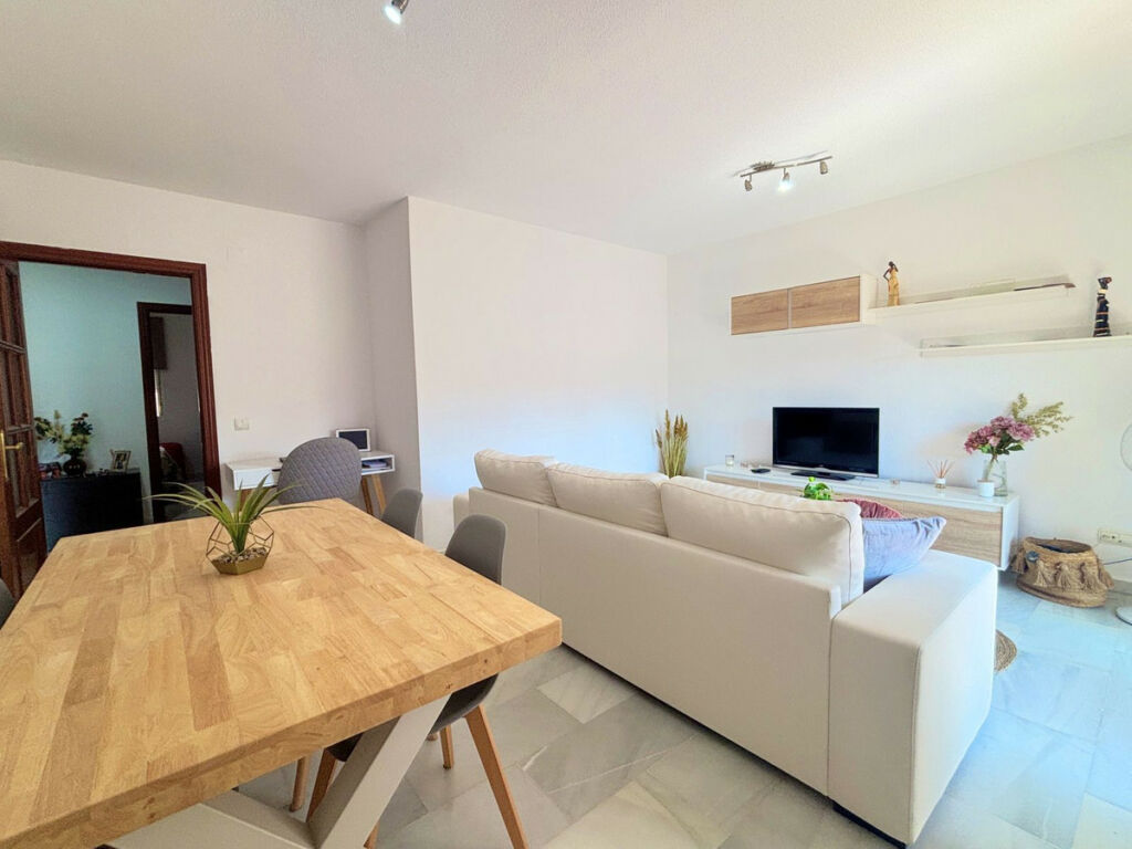 Middle Floor Apartment Estepona Málaga - image 10