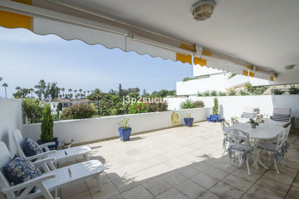 Middle Floor Apartment Guadalmina Baja Málaga - image 10