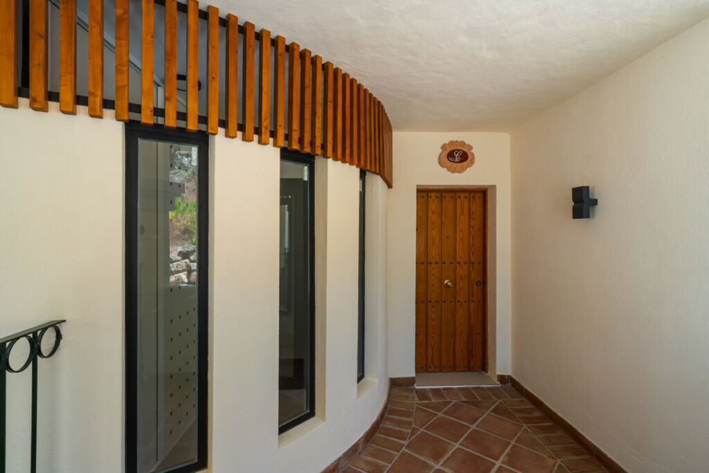 Middle Floor Apartment Nueva Andalucía Málaga - image 11