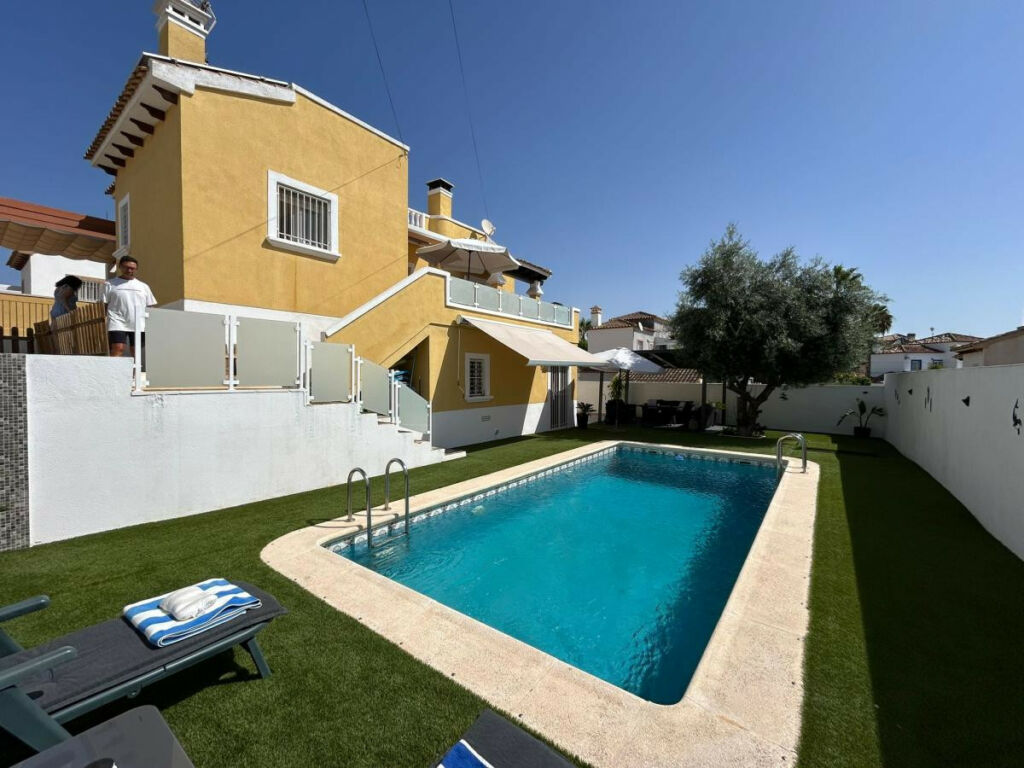 Detached Villa San Miguel de Salinas Alicante - image 11