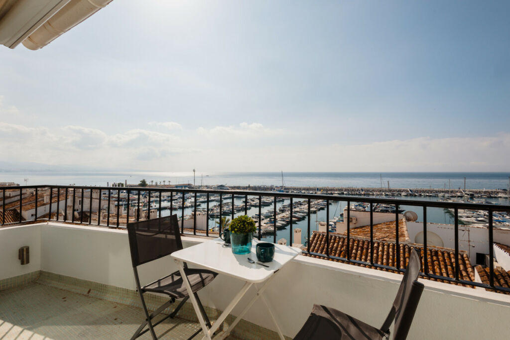Middle Floor Apartment Puerto Banús Málaga - image 11