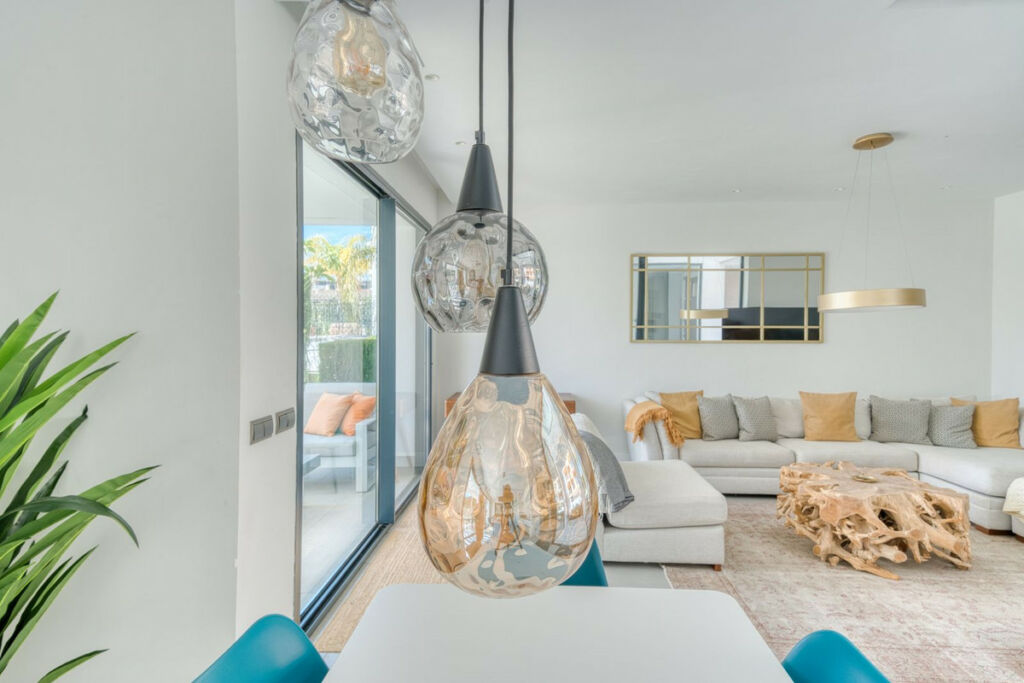 Detached Villa Estepona Málaga - image 11