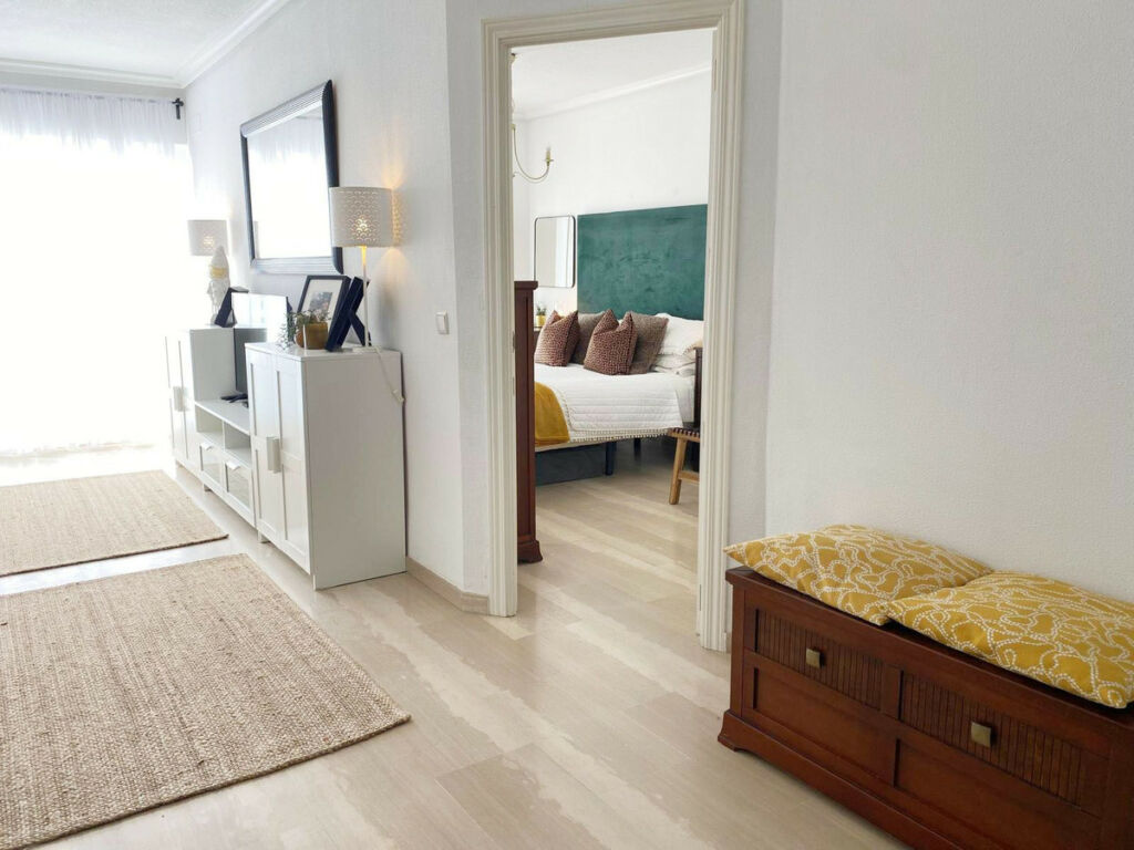 Middle Floor Apartment Carvajal Málaga - image 11
