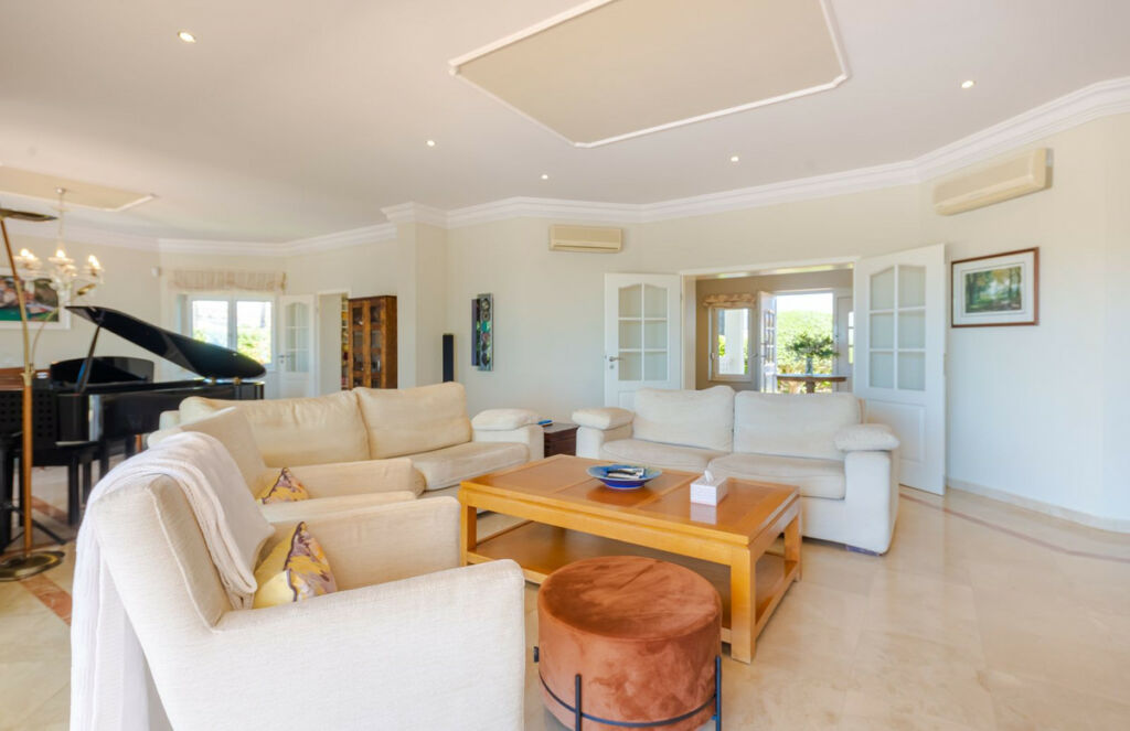 Detached Villa Benahavís Málaga - image 11