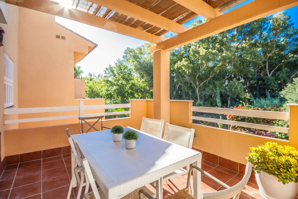 Middle Floor Apartment Cabopino Málaga - image 11