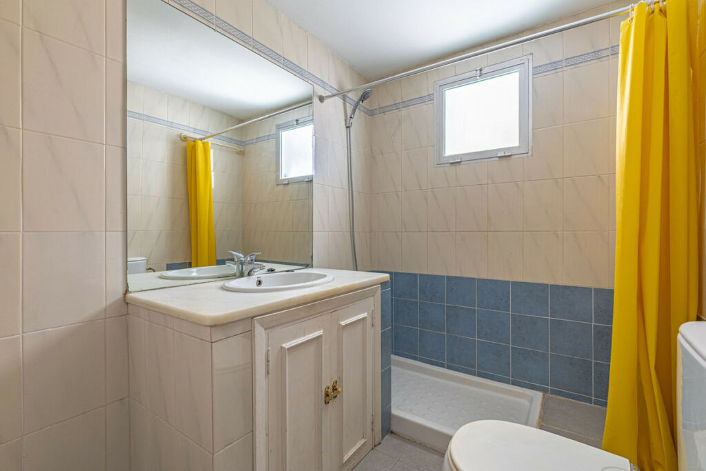 Middle Floor Apartment Los Boliches Málaga - image 11