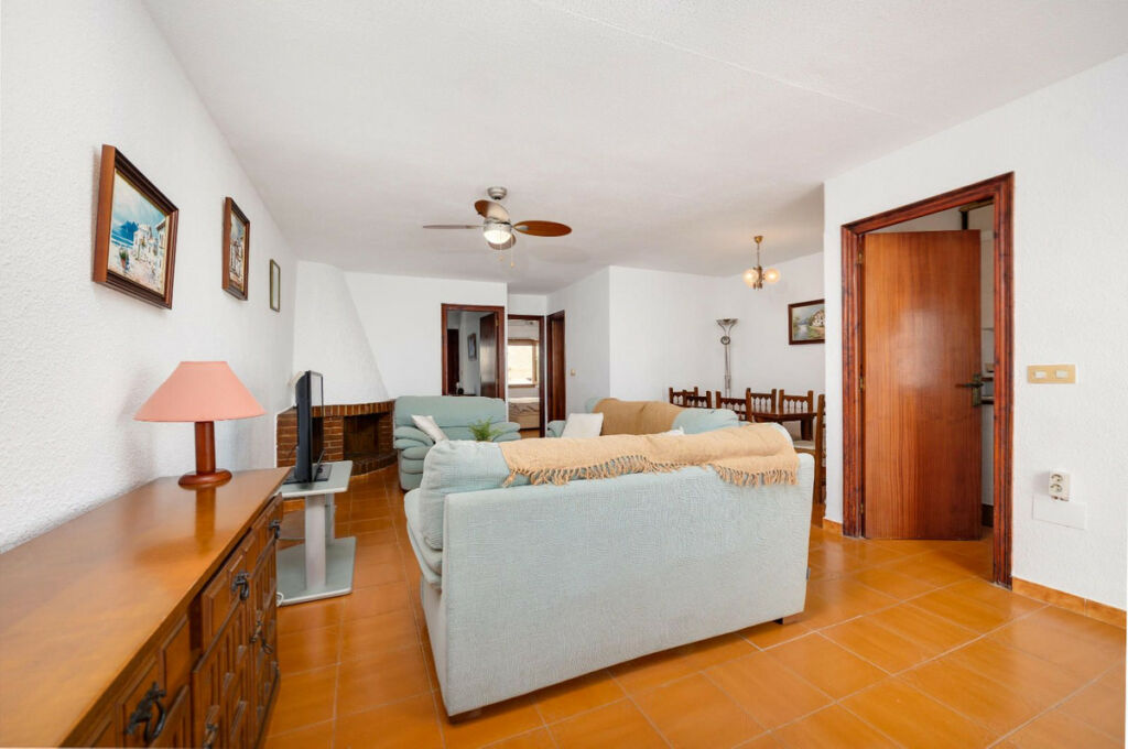 Middle Floor Apartment La Mata Alicante - image 11