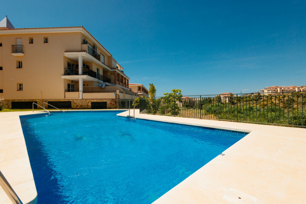 Middle Floor Apartment El Faro Málaga - image 11
