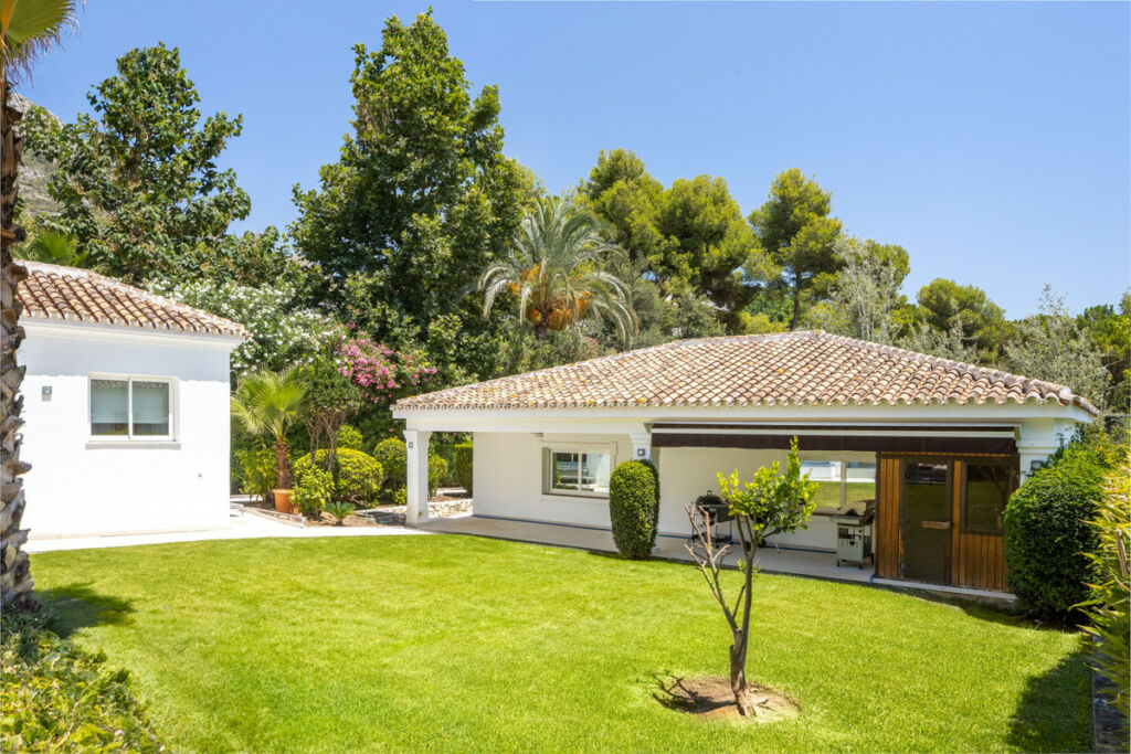 Detached Villa The Golden Mile Málaga - image 11