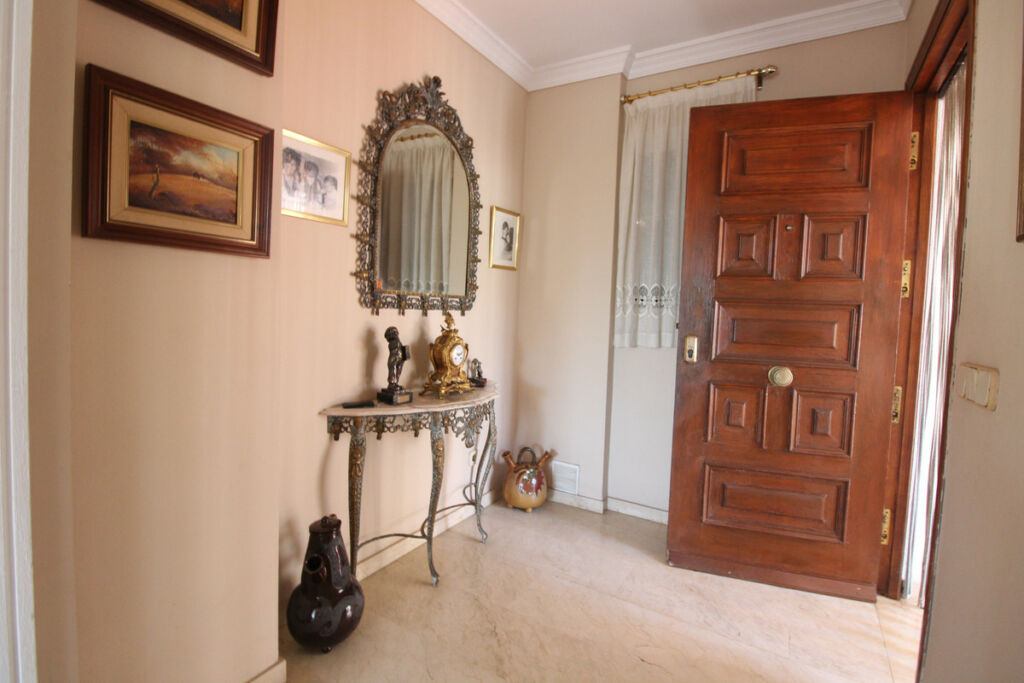 Detached Villa Nueva Andalucía Málaga - image 13
