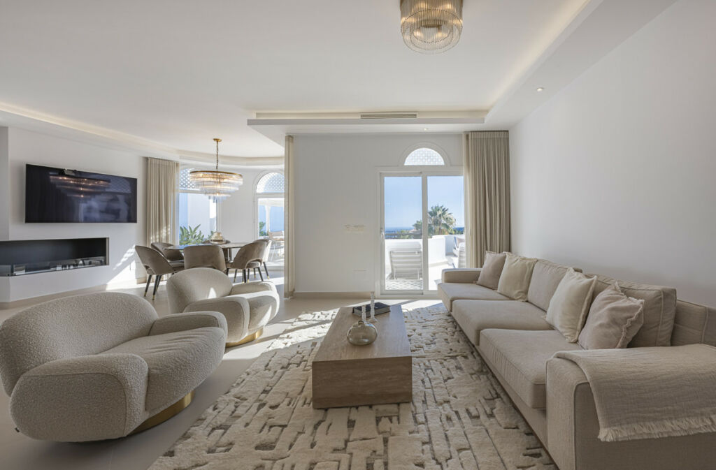 Middle Floor Apartment The Golden Mile Málaga - image 11