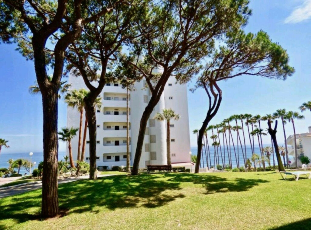 Middle Floor Apartment Calahonda Málaga - image 10