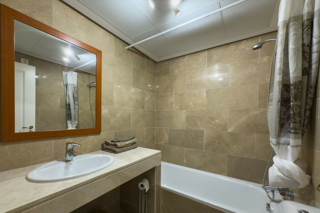 Middle Floor Apartment La Duquesa Málaga - image 11