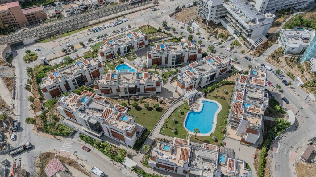 Middle Floor Apartment Fuengirola Málaga - image 11