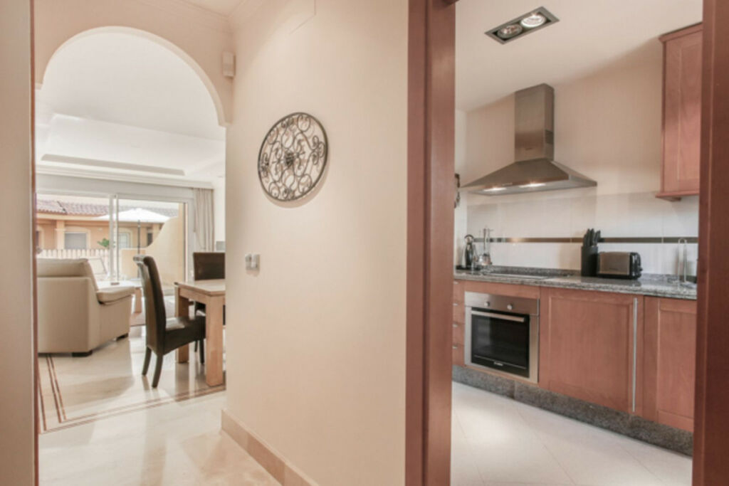 Ground Floor Apartment Aloha Málaga - image 11