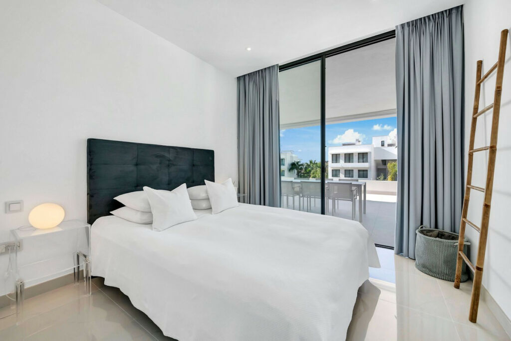 Middle Floor Apartment Estepona Málaga - image 11