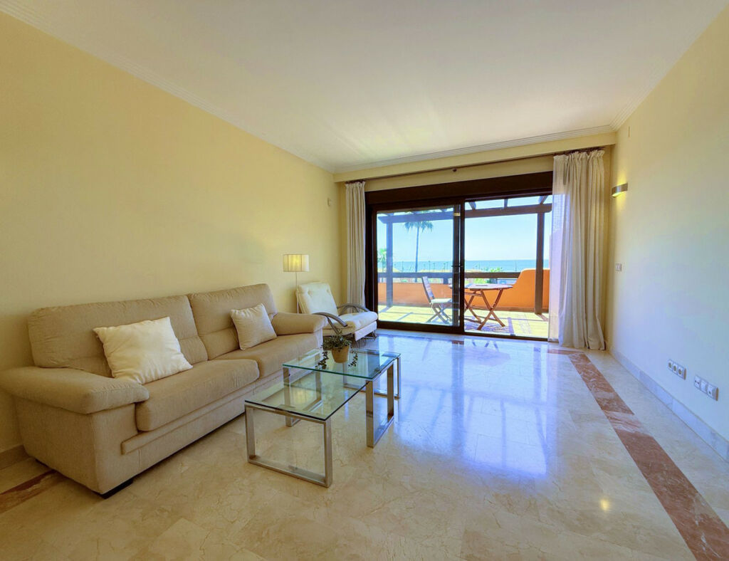 Middle Floor Apartment Estepona Málaga - image 11