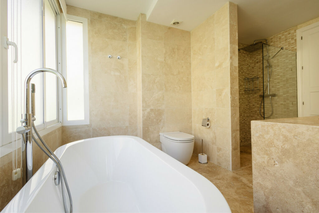 Middle Floor Apartment Elviria Málaga - image 11