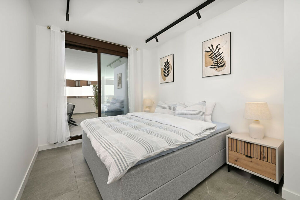 Middle Floor Apartment Estepona Málaga - image 11