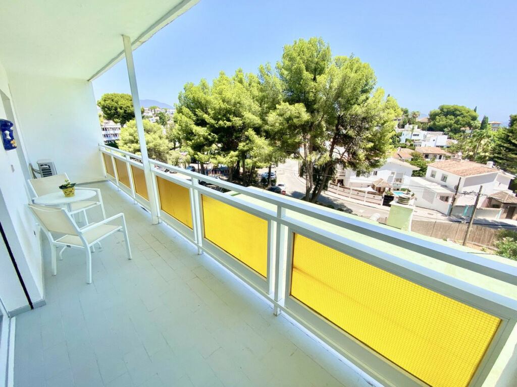 Middle Floor Apartment Nueva Andalucía Málaga - image 8