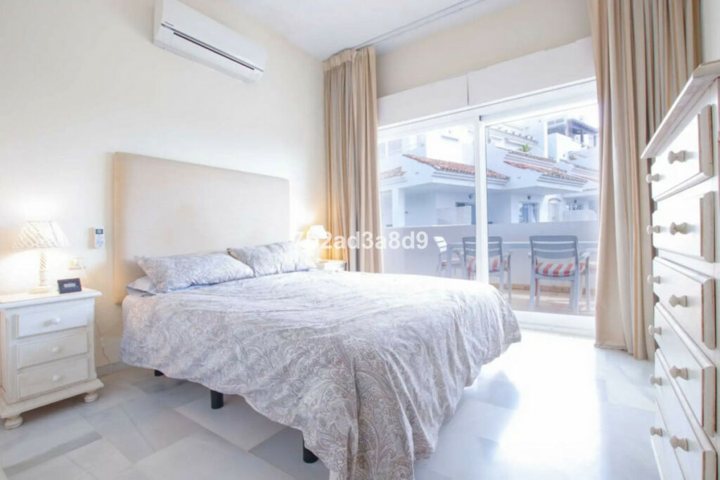 Middle Floor Apartment Nueva Andalucía Málaga - image 11