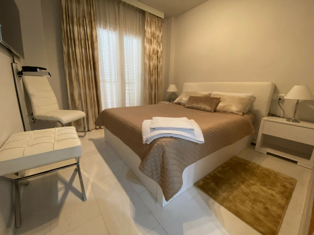 Middle Floor Apartment Puerto Banús Málaga - image 11