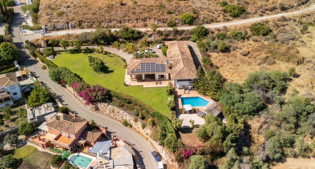 Detached Villa Benahavís Málaga - image 11