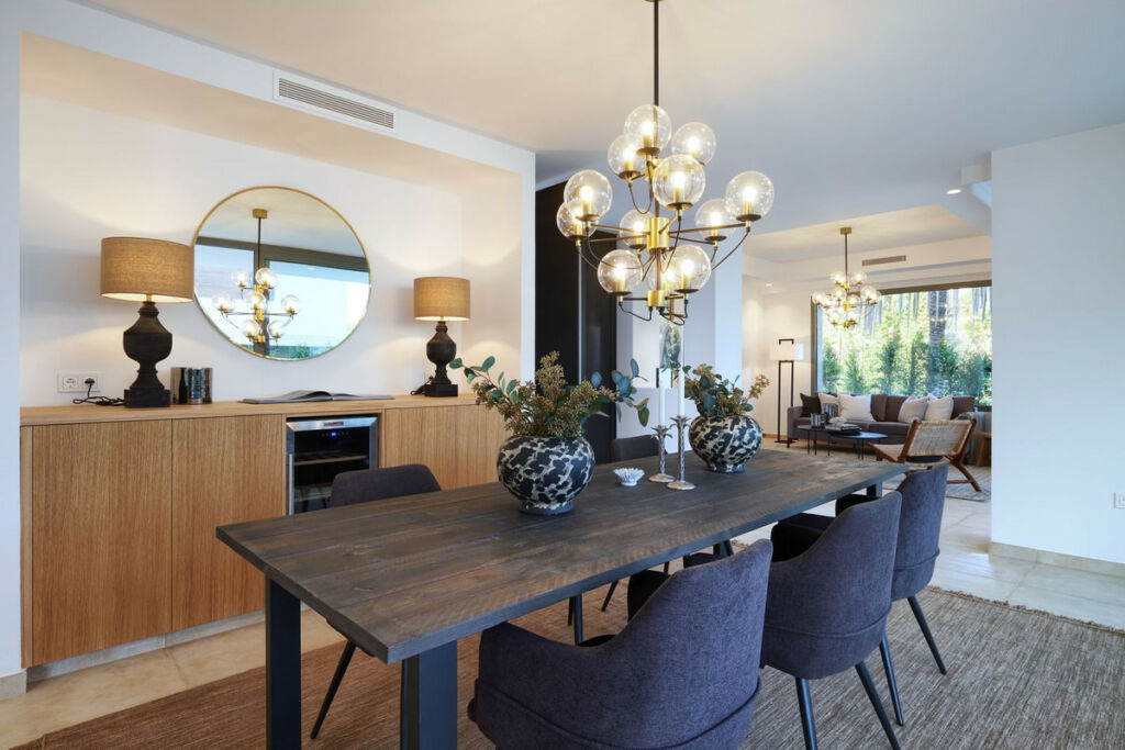 Detached Villa Estepona Málaga - image 11