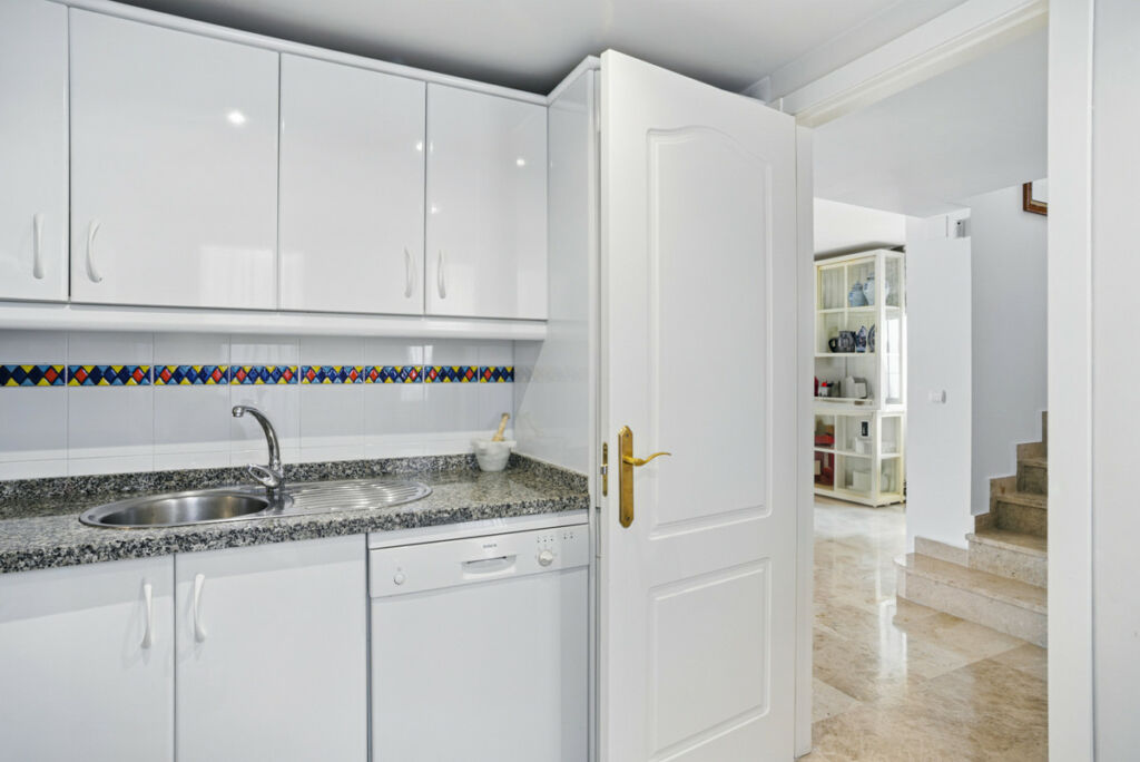 Townhouse Nueva Andalucía Málaga - image 11