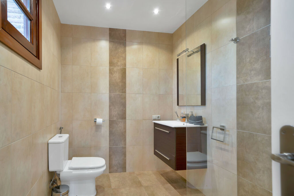 Detached Villa Estepona Málaga - image 11