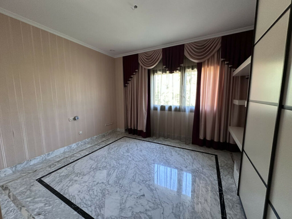 Middle Floor Apartment The Golden Mile Málaga - image 11