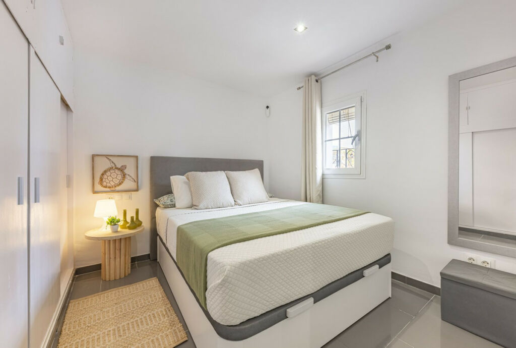 Top Floor Apartment Estepona Málaga - image 11