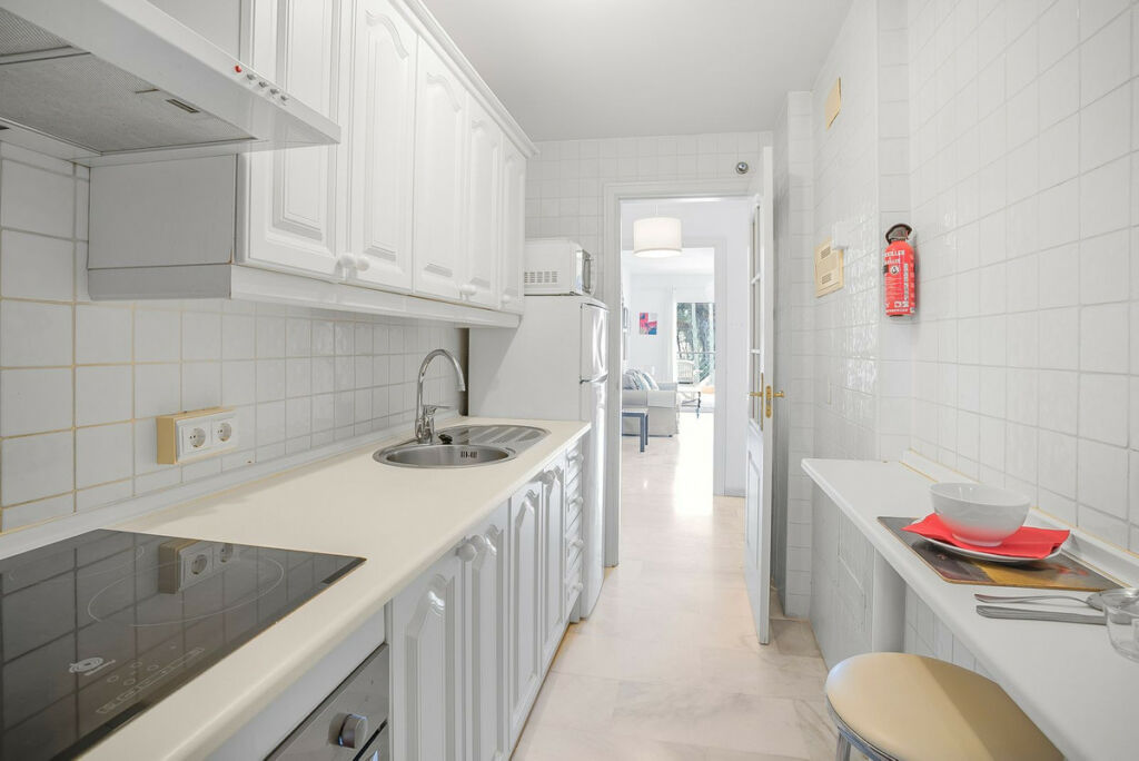 Middle Floor Apartment Calahonda Málaga - image 11