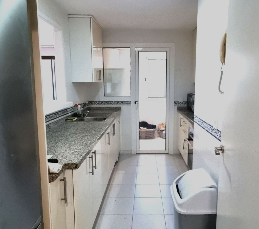 Middle Floor Apartment La Duquesa Málaga - image 11