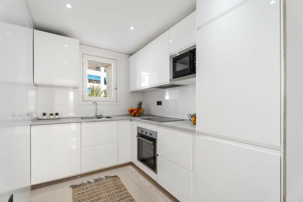Middle Floor Apartment Puerto Banús Málaga - image 11
