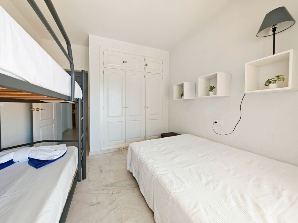 Middle Floor Apartment Calahonda Málaga - image 11