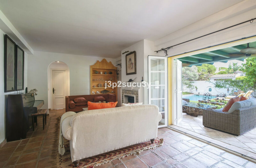 Detached Villa Benamara Málaga - image 11
