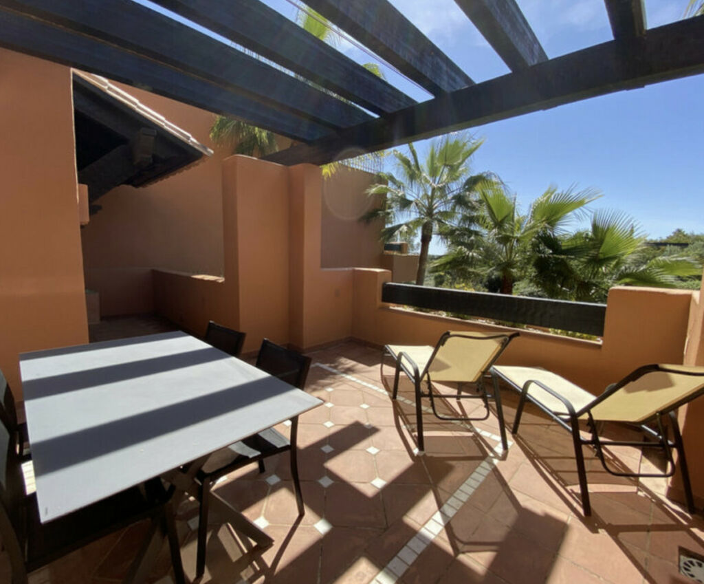 Middle Floor Apartment Nueva Andalucía Málaga - image 11