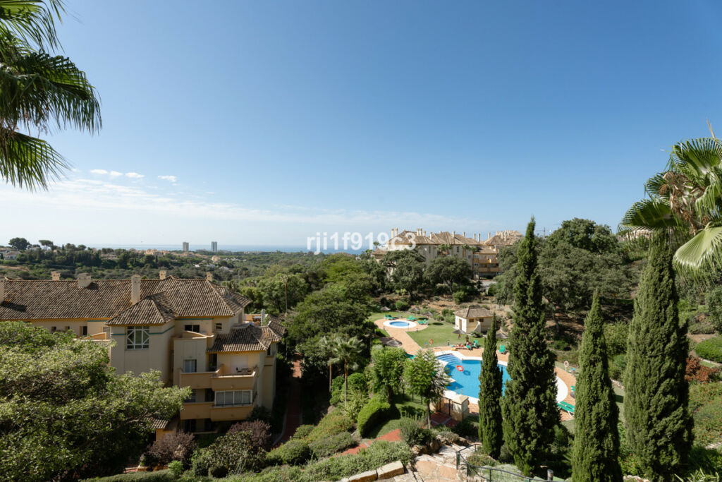 Middle Floor Apartment Elviria Málaga - image 11