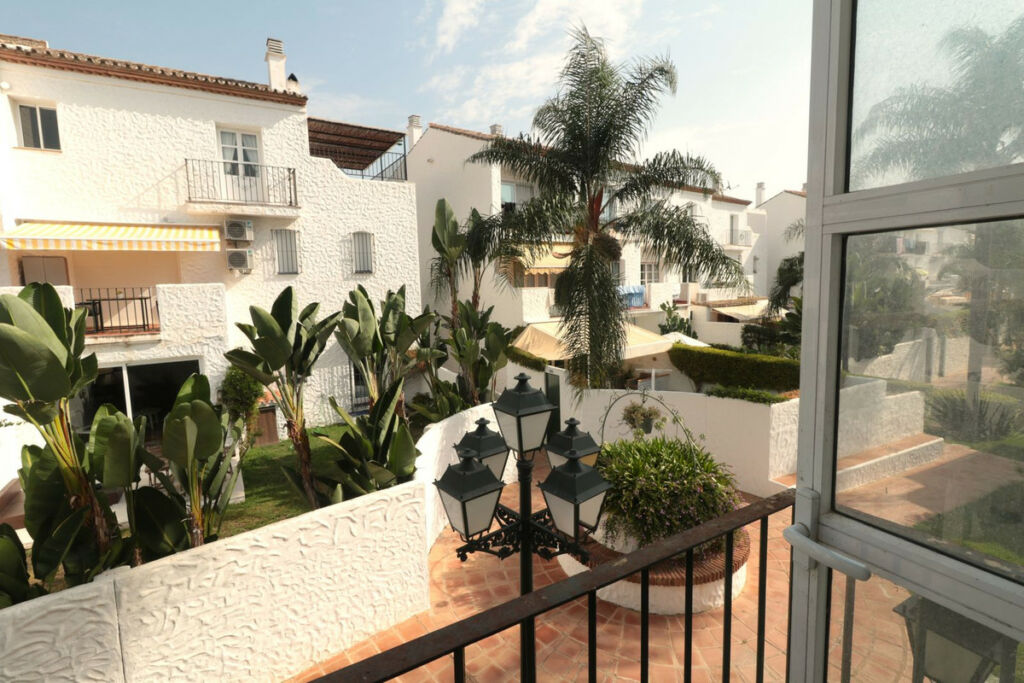 Middle Floor Apartment New Golden Mile Málaga - image 11