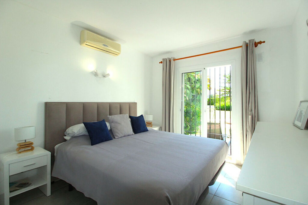 Ground Floor Apartment El Paraiso Málaga - image 11